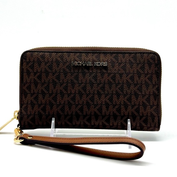 Michael Kors Handbags - Michael Kors Large Jet Set Travel Flat Phone Case Wallet - Brown Signature
